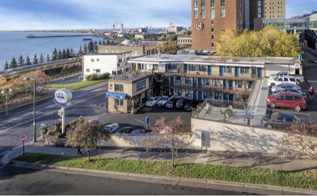 Voyageur Lakewalk Inn 杜鲁斯 外观 照片